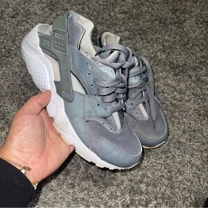 Nike Huarache Gray Low Top Sneakers Size 6.5Y
